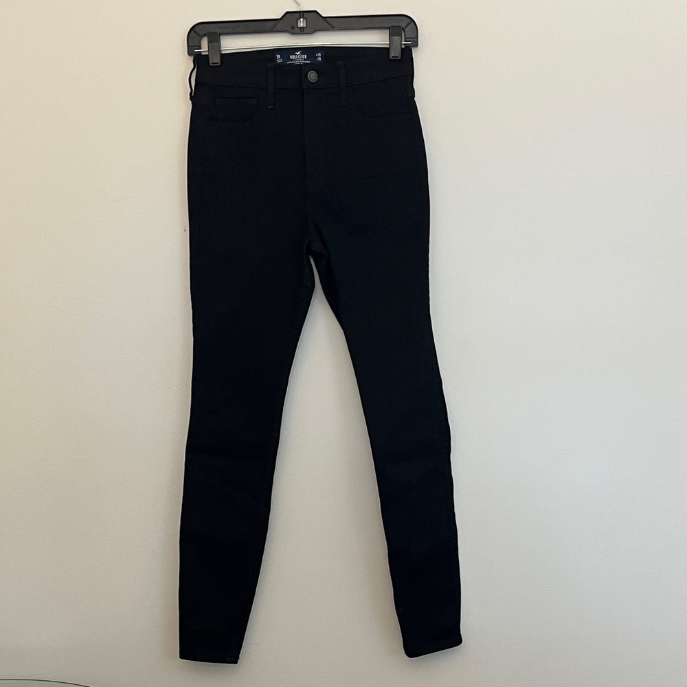 Hollister Ultra High Rise Black Jeans 3R 26W